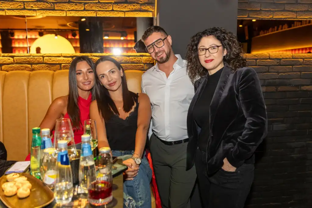 Сделка на ръба – Live Broker Show 56 Четирима гости позират на сепаре в Sotto Bar